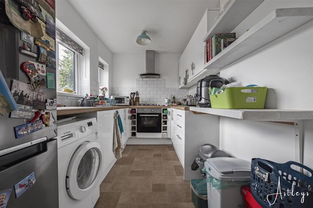 19, The Spinney, Swansea photo 3