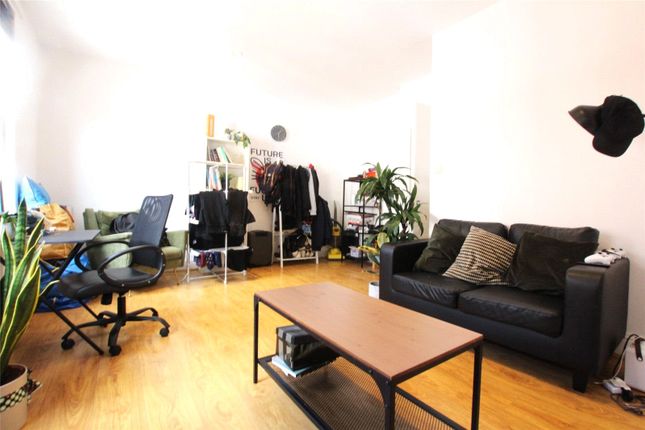 Thumbnail Flat to rent in Settles Street, London