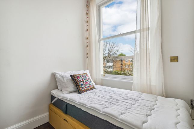Flat to rent in Brondesbury Villas, Brondesbury Park