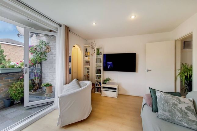 Maisonette for sale in Celandine Close, Tower Hamlets, London