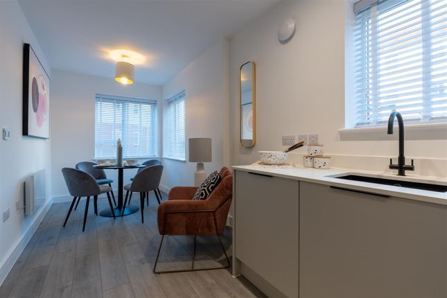 Flat 2, 190 William Hunter Way, Brentwood photo 3
