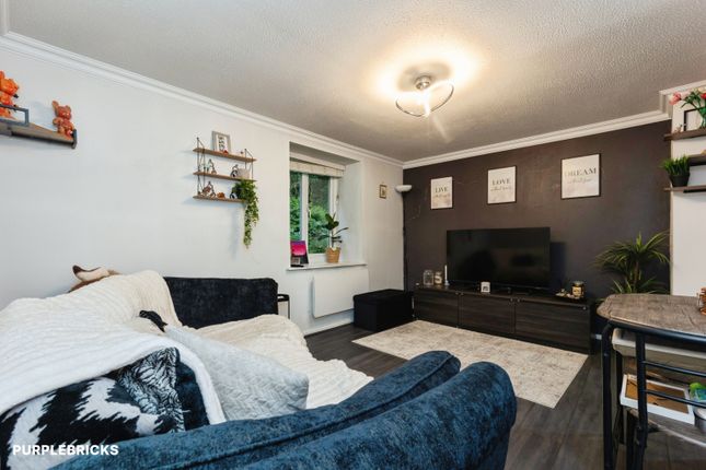 Flat 42/Springwood Hall, Oldham Road, Ashton-under-Lyne photo 4