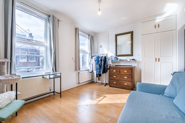 Studio to rent in Biscay Road, London