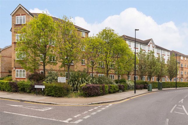 Flat for sale in Telegraph Place, Millwall
