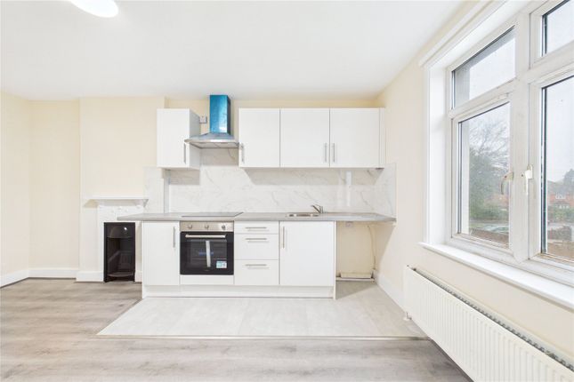 Flat 7, Newbury House, 237, Andover Road, Berkshire photo 3