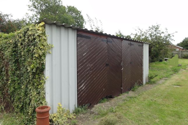 Detached bungalow to rent in Barton Hill, Fornham St. Martin, Bury St. Edmunds