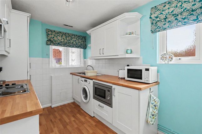 30, Bainton Mead, Surrey photo 4