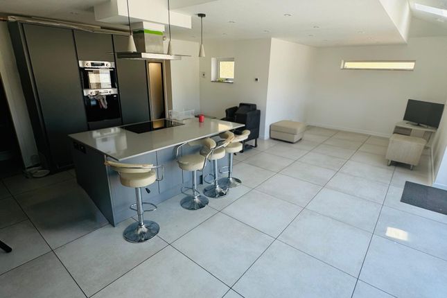 4 St Martins Road, West Drayton photo 3