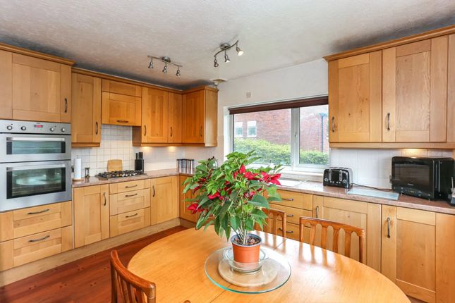 5 Hillside Crescent, Bacup photo 3