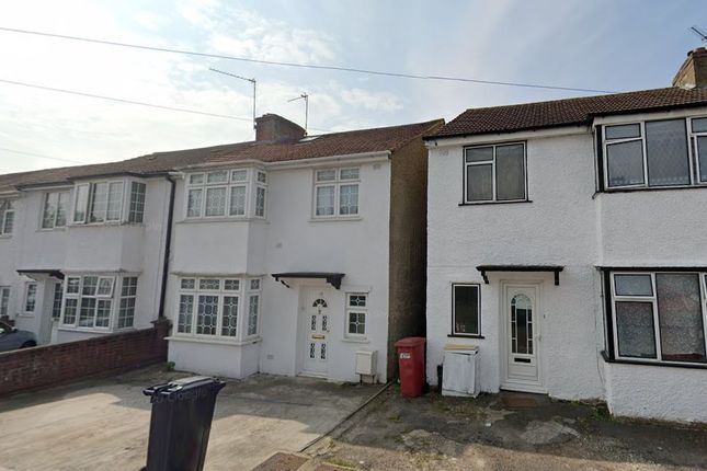 Property to rent in Richmond Crescent, Slough