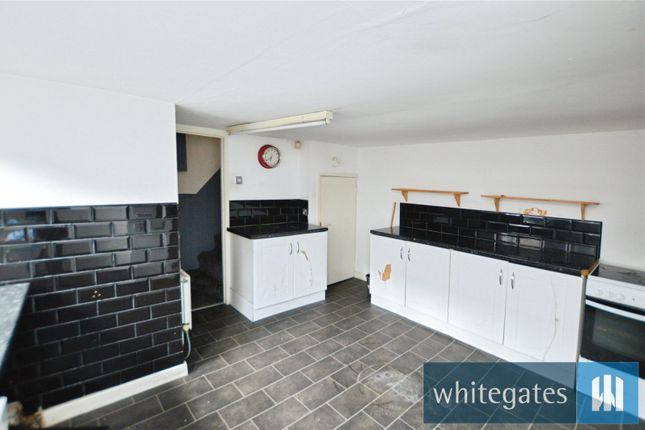 35, Longroyd Place, West Yorkshire photo 4