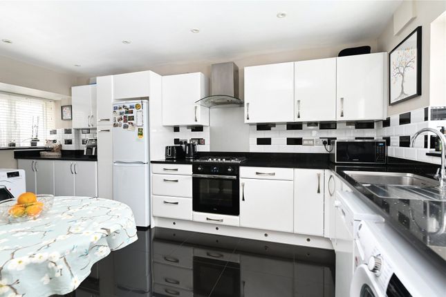 10, Ensign Way, Surrey photo 2