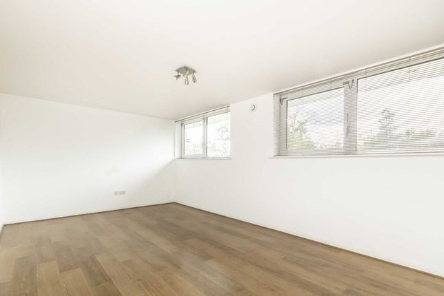 Thumbnail Flat to rent in Wagner Mews, Avenue Elmers, Surbiton