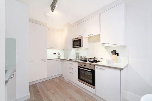 Flat 12, 102, Rochester Row, London photo 2