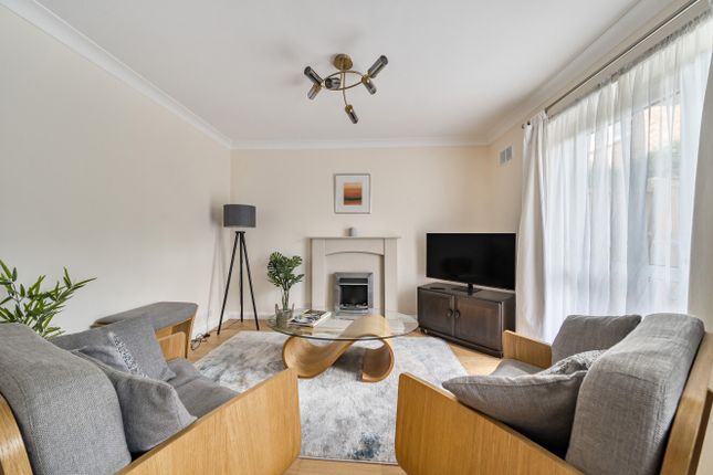 8, Hambleton, Old Windsor photo 3