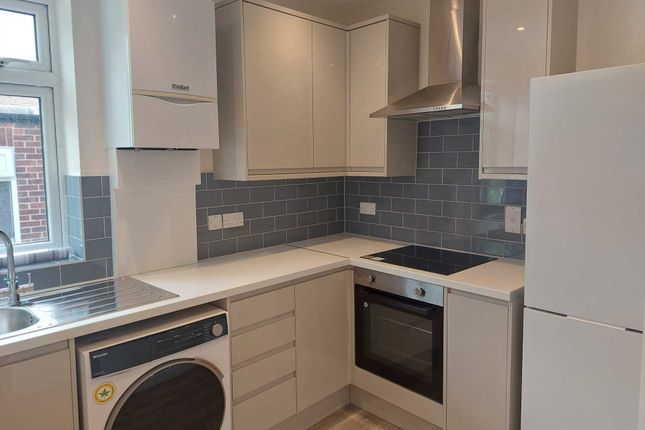 Thumbnail Flat to rent in Addington Road, South Croydon