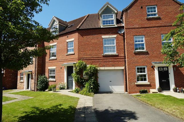 Town house for sale in Prospect Avenue, Easingwold, York