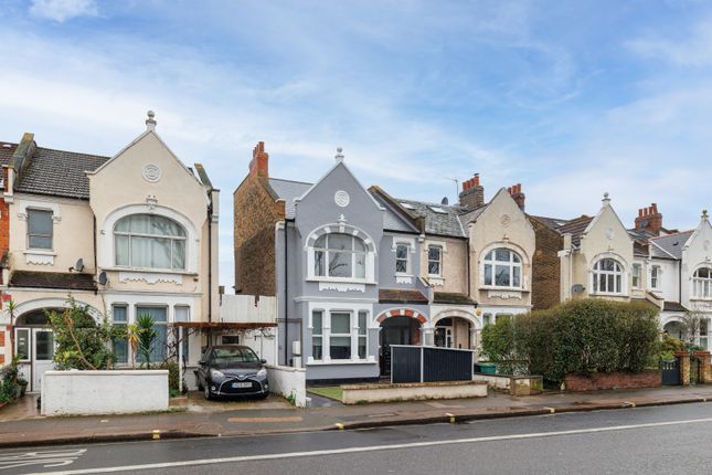 Flat for sale in Fulham Palace Road, Bishops Park
