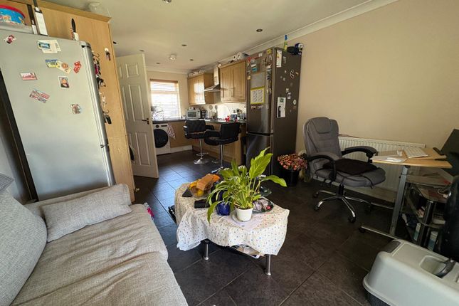 3, Tyes court, Northampton photo 3