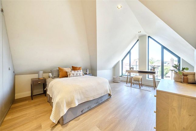 Flat 8, 50, Creswick Road, London photo 4