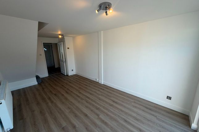 74 Stapleford Close, Chingford photo 4