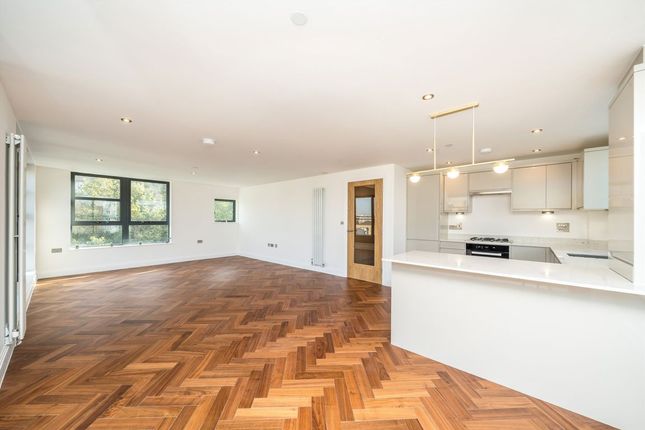 Apartment 24,Meridian Point, Creek Road, London photo 4