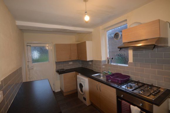 8, Springbank Crescent, Leeds photo 3