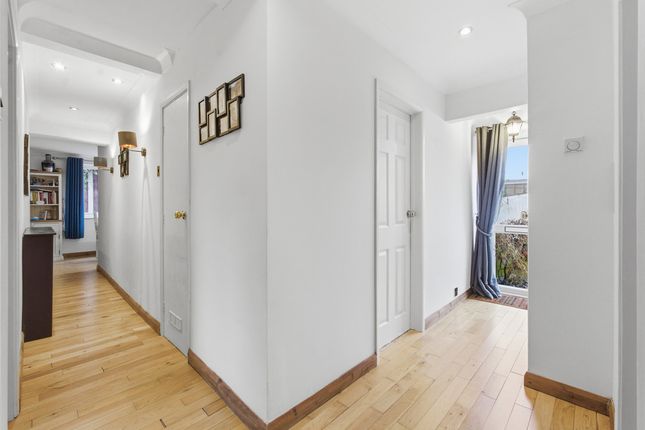 31, Hudson Close, Canterbury photo 3