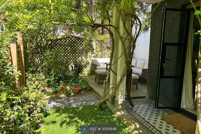 Flat, Victoria Crescent, London photo 2