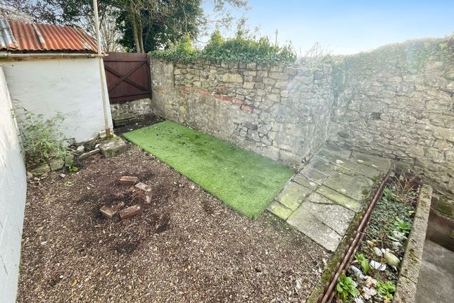40, Newcastle Hill, Bridgend photo 4