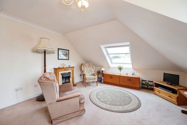 Flat for sale in The Gate House, 354 Sea Front, Hayling Island, Hampshire