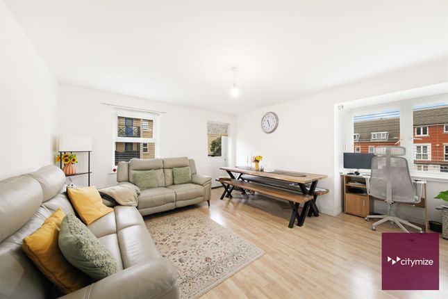 Flat 24, Norfolk Court, Glandford Way, Chadwell Heath photo 2