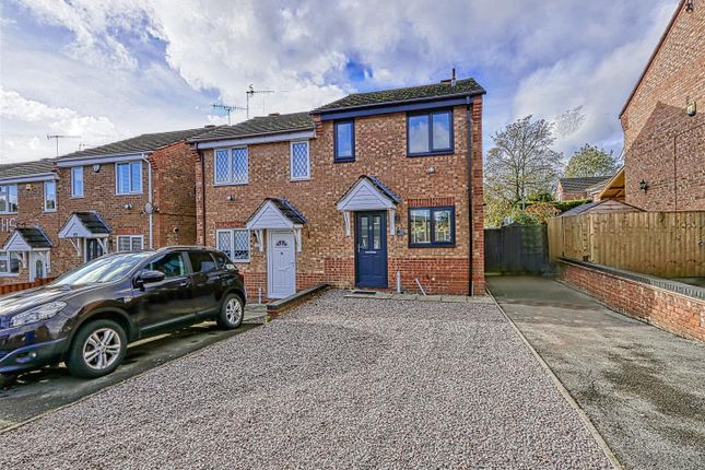 Town house for sale in Acacia Avenue, Hollingwood, Chesterfield, Derbyshire