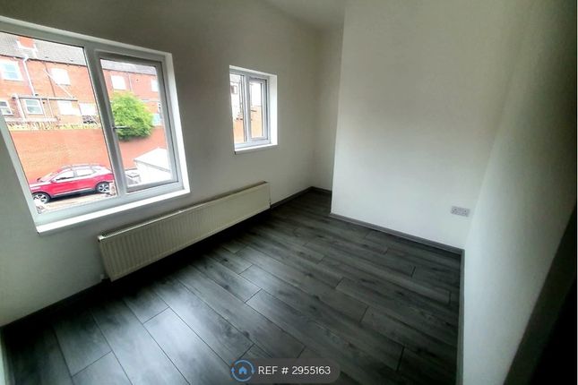 Wesley Street Cutsyke Castleford, Castleford photo 4