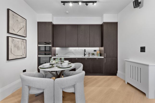 Flat Flat A, 87, Duke Street, London photo 3