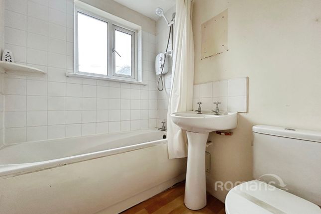 124E,, Reading Road South, Hampshire photo 4