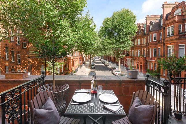 Flat to rent in Sloane Gardens, London