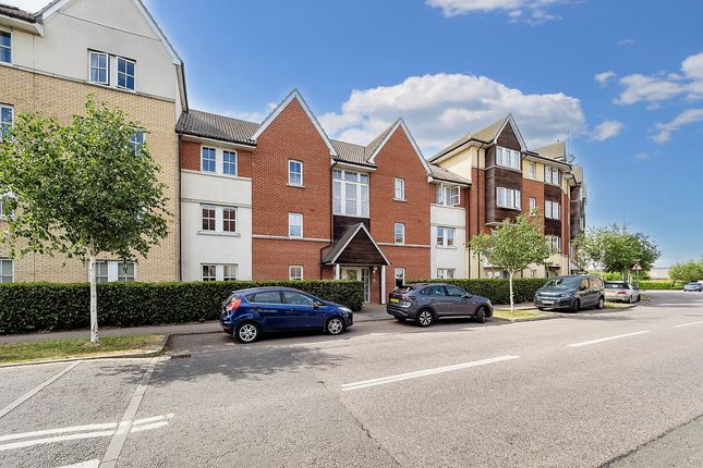 29, Churchill Avenue, Basildon photo 4