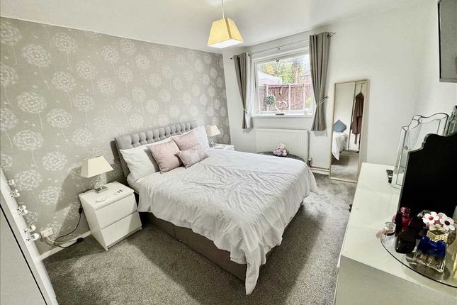 43, Eversley Grove, Wednesfield photo 4