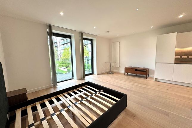 189 Caravel House, Royal Crest Avenue, London photo 4