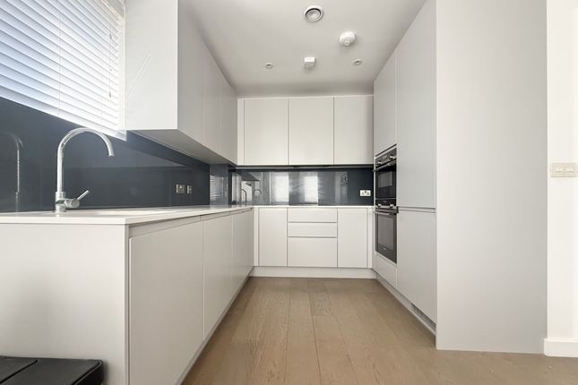 4 Smitham Court, 31, Leaden Hill, Coulsdon photo 4