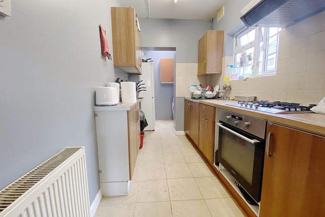 Room 4, 16, Lime Tree Road, Hounslow photo 2