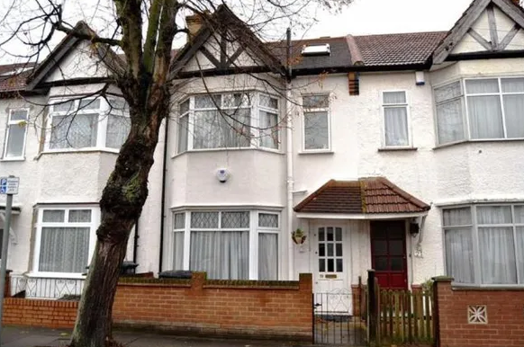 Terraced house to rent in Babington Road, London