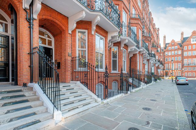 Flat for sale in Cadogan Square, London SW1X
