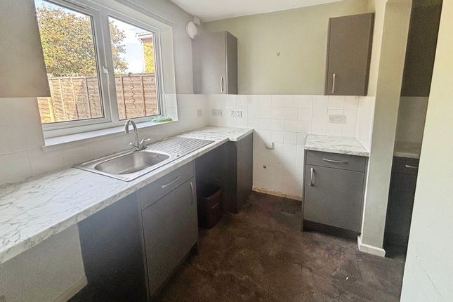 41, Sandown Drive, Wolverhampton photo 4