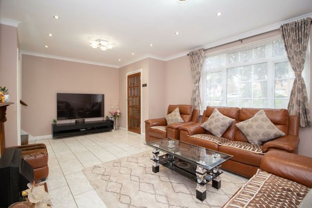 102 Hayling Road, Watford photo 2