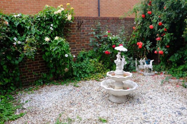 19 Hogan Mews, London photo 4