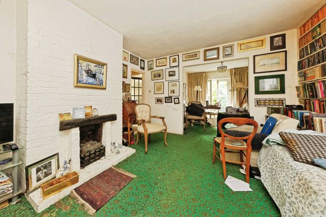 29, Heathfield Way, Canterbury photo 4
