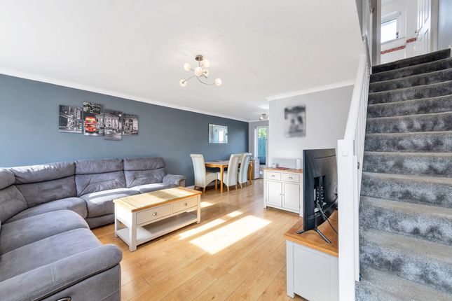 15 Thackeray Close, Royston photo 2