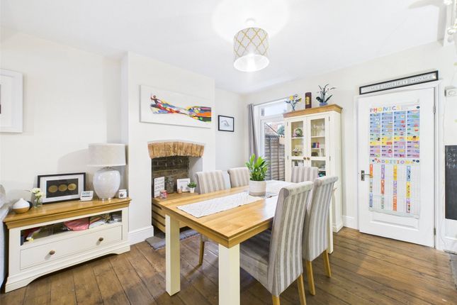 29, Swan Road, Gloucestershire photo 4
